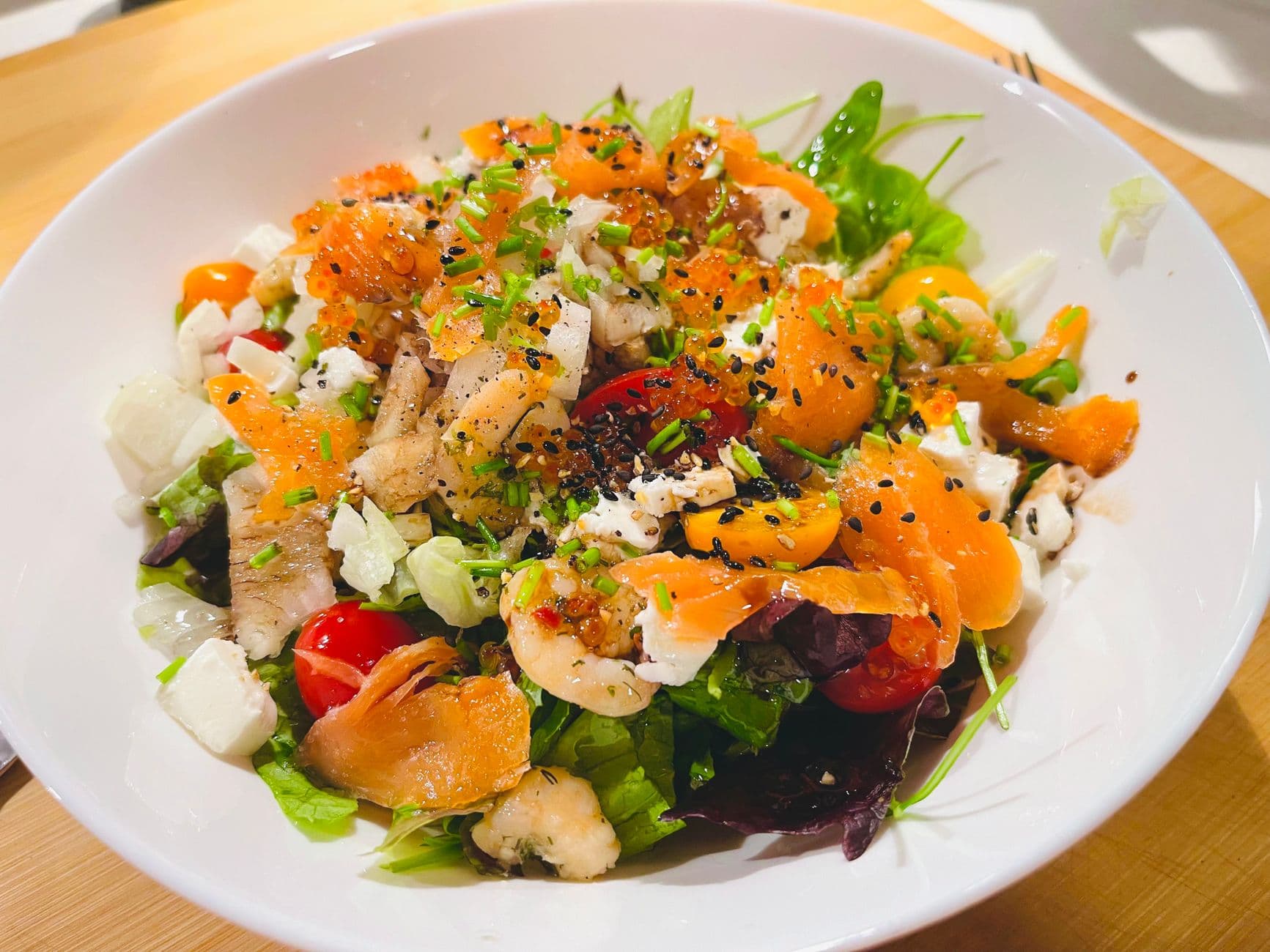Salmon salad bowl
